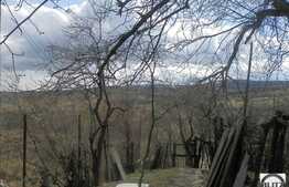 Teren de vanzare, cu casa demolabila, 700 mp, utilitati la front!