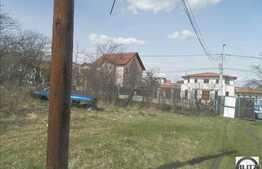 Teren de vanzare, cu casa demolabila, 700 mp, utilitati la front!