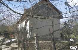 Teren de vanzare, cu casa demolabila, 700 mp, utilitati la front!