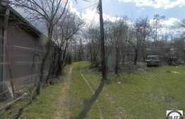 Teren de vanzare, cu casa demolabila, 700 mp, utilitati la front!