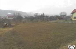 Teren de vanzare 1300 mp, front 37 ml, utilitati la front, zona linistita!