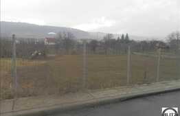 Teren de vanzare 1300 mp, front 37 ml, utilitati la front, zona linistita!