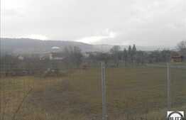 Teren de vanzare 1300 mp, front 37 ml, utilitati la front, zona linistita!