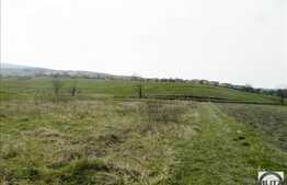 Teren de vanzare 525 mp, cu front 30 ml, apa la front