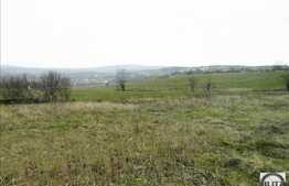 Teren de vanzare 525 mp, cu front 30 ml, apa la front