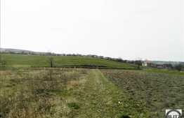 Teren de vanzare 525 mp, cu front 30 ml, apa la front