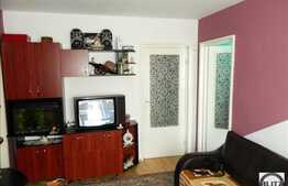 Vanzare apartament cu 3 camere, 44 mp , cu loc de parcare, zona Retezat