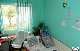 Vanzare apartament cu 3 camere, 44 mp , cu loc de parcare, zona Retezat