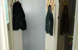 Vanzare apartament cu 3 camere, 44 mp , cu loc de parcare, zona Retezat