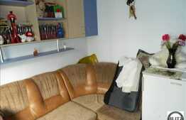 Vanzare apartament cu 3 camere, 44 mp , cu loc de parcare, zona Retezat