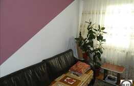 Vanzare apartament cu 3 camere, 44 mp , cu loc de parcare, zona Retezat