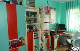 Vanzare apartament cu 3 camere, 44 mp , cu loc de parcare, zona Retezat