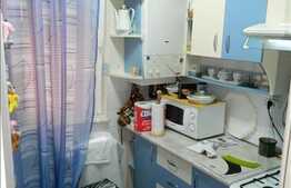 Vanzare apartament cu 3 camere, 44 mp , cu loc de parcare, zona Retezat