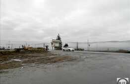 Teren la E60 cu front 115 m, 25000 mp, 2 min. pana la nodul de autostrada