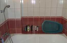 Apartament cu 3 camere de vanzare, semidecomandat, izolat interior si exterior