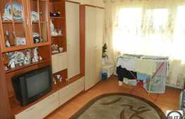 Apartament cu 3 camere de vanzare, semidecomandat, izolat interior si exterior