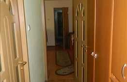 Apartament cu 3 camere de vanzare, semidecomandat, izolat interior si exterior