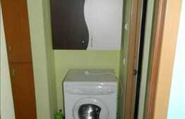 Apartament cu 3 camere de vanzare, semidecomandat, izolat interior si exterior