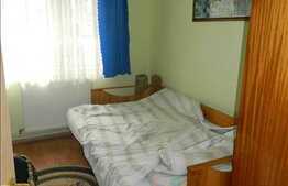 Apartament cu 3 camere de vanzare, semidecomandat, izolat interior si exterior