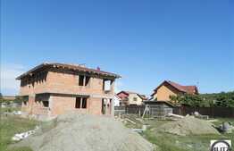 Vanzare teren 360 mp, front 18 ml, zona linistita de case, POT 35 % CUT 0.9