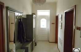 Vanzare teren 370 mp cu front la 3 strazi