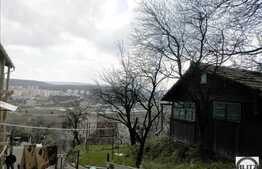 Teren de vanzare 600 mp, front 25 ml, zona linistita de case, cu panorama