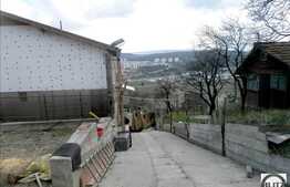 Teren de vanzare 600 mp, front 25 ml, zona linistita de case, cu panorama