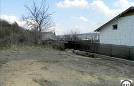 Teren de vanzare 600 mp, front 25 ml, zona linistita de case, cu panorama