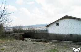 Teren de vanzare 600 mp, front 25 ml, zona linistita de case, cu panorama