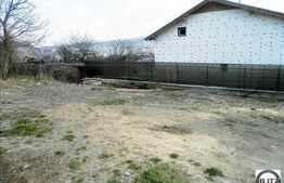 Teren de vanzare 600 mp, front 25 ml, zona linistita de case, cu panorama