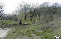 Teren de vanzare 600 mp, front 25 ml, zona linistita de case, cu panorama