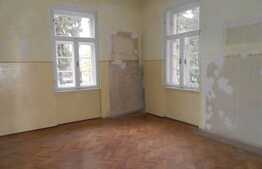 Teren 2500 mp + casa renovabila de 180 mp, 2 fronturi stradale, zona linistita!