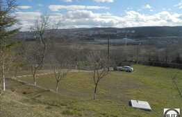 Teren 654 mp, front 24 ml, locatie linistita si expozitie insorita!