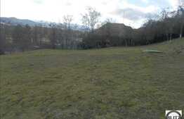 Teren 654 mp, front 24 ml, locatie linistita si expozitie insorita!