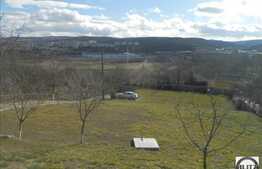 Teren 654 mp, front 24 ml, locatie linistita si expozitie insorita!