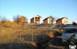 Teren in zona linistita cu acces usor. Potrivit pentru constructie de casa !