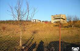 Teren in zona linistita cu acces usor. Potrivit pentru constructie de casa !