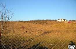 Teren in zona linistita cu acces usor. Potrivit pentru constructie de casa !