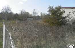 Vanzare teren 500 mp, front 12 ml, utilitati la front, zona linistita!