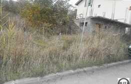 Vanzare teren 500 mp, front 12 ml, utilitati la front, zona linistita!