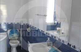 De  inchiriat, 2 camere semidecomandat, zona Campului. 2 locuri de parcare.