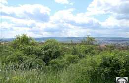 Vanzare teren, 1000 mp, 17,5 ml front stradal, zona linistita de case si vile