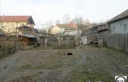 Teren de vanzare 400 mp, front 21 ml, cu casa demolabila, zona linistita
