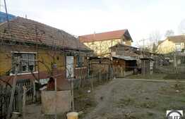 Teren de vanzare 400 mp, front 21 ml, cu casa demolabila, zona linistita