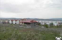 Vanzare teren 500 mp, front 18 ml, zona Negoiu, cu panorama deosebita