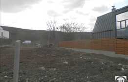 Teren de vanzare 463 mp, utilitati la front, zona linistita de case!