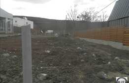 Teren de vanzare 463 mp, utilitati la front, zona linistita de case!