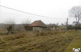 Teren de vanzare, 2000 mp, cu front stradal de 100 ml, apa, gaz, curent la front