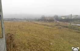 Teren de vanzare, 2000 mp, cu front stradal de 100 ml, apa, gaz, curent la front