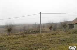 Teren de vanzare, 2000 mp, cu front stradal de 100 ml, apa, gaz, curent la front